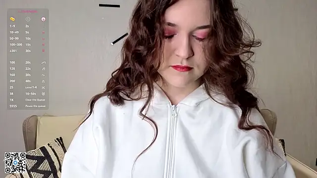 Snapshot of DelindaToste chatting on February 7, 6:11 pm DelindaToste online show from February 7, 6:11 pm