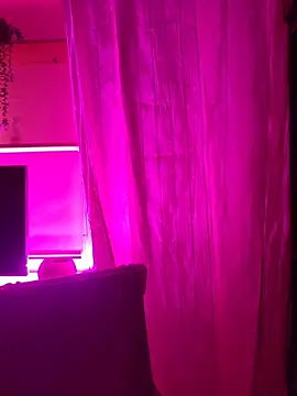 Snapshot of HotDevilGirl_ chatting on February 27, 7:14 pm HotDevilGirl online show from February 27, 7:14 pm