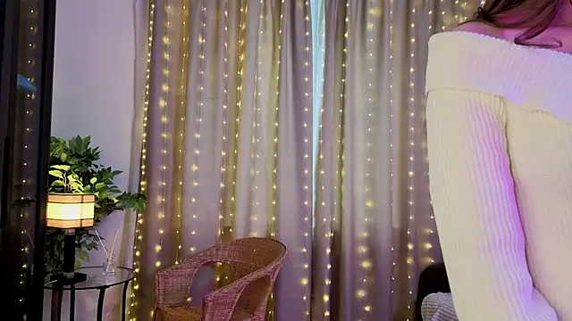 Snapshot of TobiMillinor chatting on February 8, 9:02 am TobiMillinor online show from February 8, 9:02 am