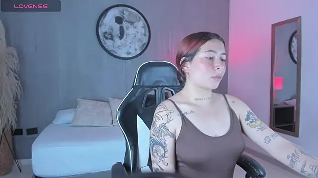 charlottee27  online show from February 22, 2:13 am