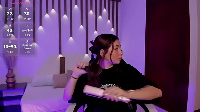 charlottee27  online show from April 11, 2:16 am