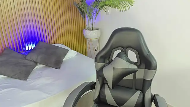 milaack  online show from February 16, 7:32 pm