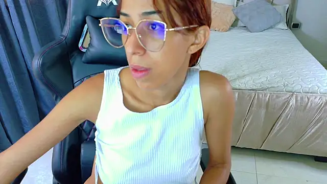 Snapshot of Alishaa_sweet chatting on April 12, 12:21 pm Alishaa sweet online show from April 12, 12:21 pm