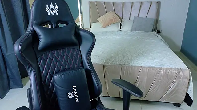 Snapshot of Alishaa_sweet chatting on April 15, 7:58 pm Alishaa sweet online show from April 15, 7:58 pm