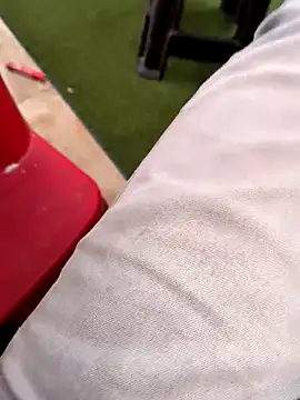 Snapshot of Castrol1289 chatting on February 10, 7:56 am Castrol1289 online show from February 10, 7:56 am