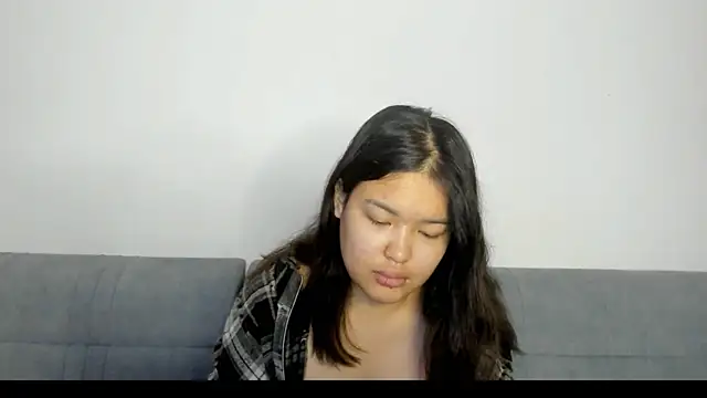 luna yum online show from February 25, 7:23 pm