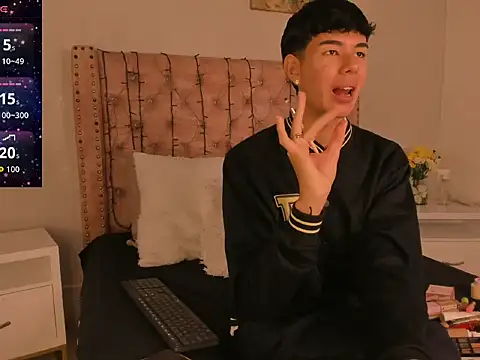 Snapshot of noah_lewiss chatting on February 24, 10:46 am noah lewiss online show from February 24, 10:46 am