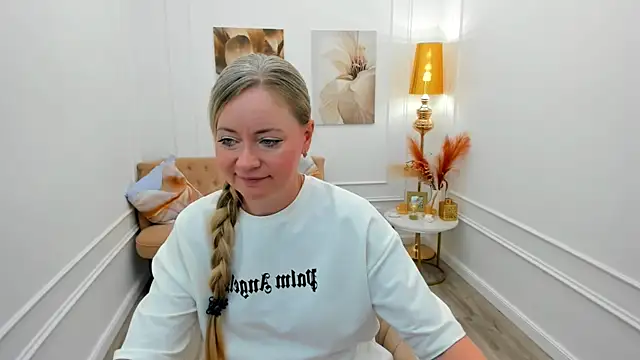 CharlotteKerti online show from June 19, 12:31 pm