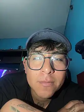 Snapshot of Aquiles69xx chatting on February 18, 3:02 am Aquiles69xx online show from February 18, 3:02 am