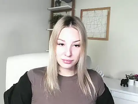 Snapshot of VelvetAngela chatting on February 13, 6:31 am VelvetAngela online show from February 13, 6:31 am