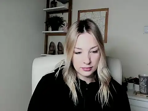 Snapshot of VelvetAngela chatting on February 17, 6:32 am VelvetAngela online show from February 17, 6:32 am