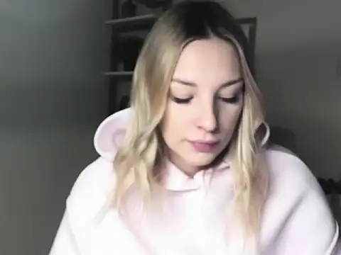 Snapshot of VelvetAngela chatting on February 18, 6:42 am VelvetAngela online show from February 18, 6:42 am