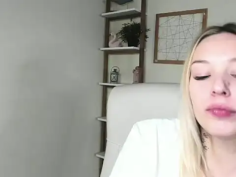 Snapshot of VelvetAngela chatting on February 23, 1:41 pm VelvetAngela online show from February 23, 1:41 pm