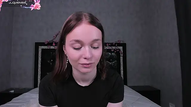 LillianPerry online show from March 12, 5:52 pm