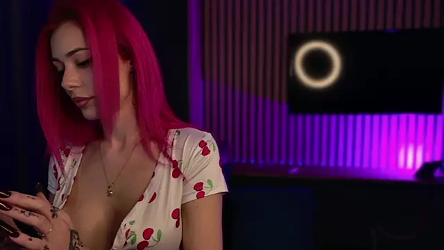 Snapshot of KaylieRosse chatting on February 21, 6:20 pm KaylieRosse online show from February 21, 6:20 pm