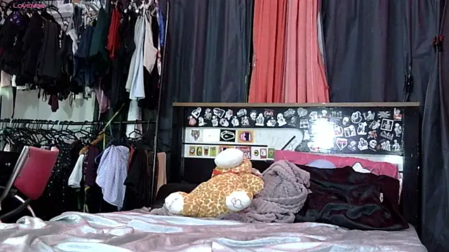 Snapshot of LadySilver chatting on February 25, 10:19 pm LadySilver online show from February 25, 10:19 pm