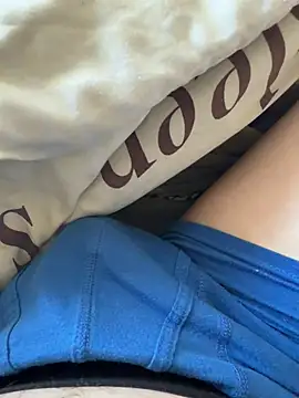 twankletoes1234 online show from March 13, 10:22 am