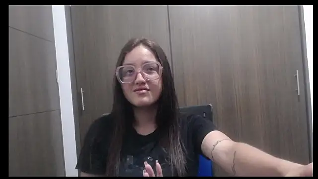 Snapshot of sheryl_25 chatting on March 2, 5:08 am sheryl 25 online show from March 2, 5:08 am