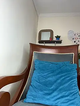 LilaRvsh online show from April 6, 5:47 pm