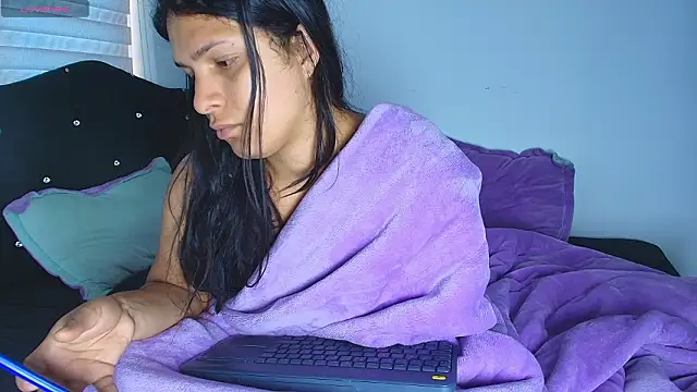 Snapshot of alys_love chatting on February 25, 2:16 pm alys love online show from February 25, 2:16 pm