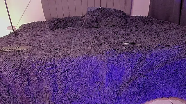 im oleiderr online show from April 6, 8:32 pm