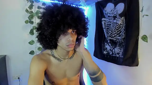 Snapshot of Aaron_Hopper chatting on February 17, 12:56 pm Aaron Hopper online show from February 17, 12:56 pm