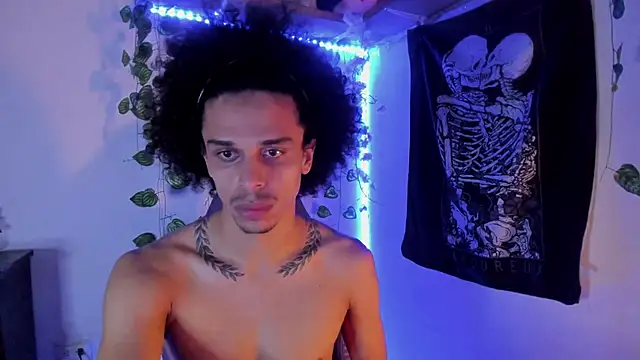 Snapshot of Aaron_Hopper chatting on February 24, 12:58 pm Aaron Hopper online show from February 24, 12:58 pm