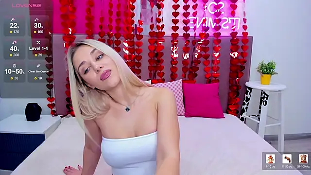 Snapshot of MIla_Stunning chatting on February 6, 1:32 am MIla Stunning online show from February 6, 1:32 am