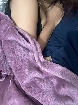 Snapshot of couple7v17d chatting on February 9, 7:18 pm couple7v17d online show from February 9, 7:18 pm