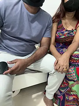 Snapshot of couple7v17d chatting on February 27, 6:19 pm couple7v17d online show from February 27, 6:19 pm