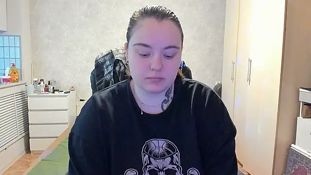 Snapshot of katya_idinax chatting on February 4, 10:21 am katya idinax online show from February 4, 10:21 am