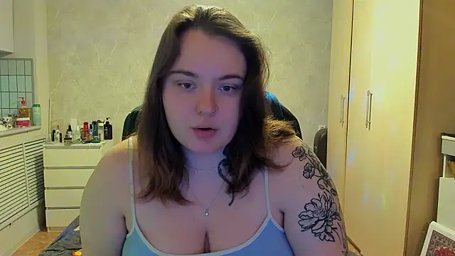 Snapshot of katya_idinax chatting on February 12, 3:51 pm katya idinax online show from February 12, 3:51 pm