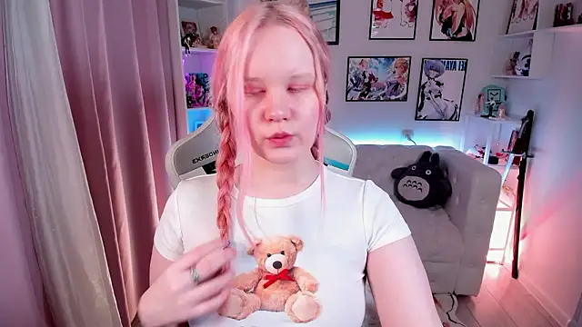 AnnieVibe online show from March 14, 5:40 pm