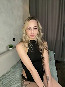 SarahAmour  online show from February 25, 9:08 am