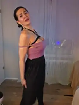 Bella Velour online show from March 2, 7:15 am