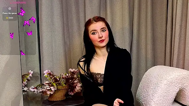 Snapshot of NicoleLuxe chatting on February 24, 5:33 pm NicoleLuxe online show from February 24, 5:33 pm