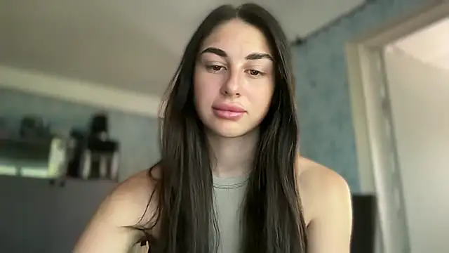 Snapshot of LiluMartiznir chatting on August 5, 7:44 am LiluMartiznir online show from August 5, 7:44 am