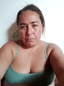 Snapshot of hot_girl_full chatting on April 14, 3:51 pm hot girl full online show from April 14, 3:51 pm
