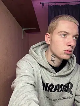 OskarMil online show from February 25, 4:55 am