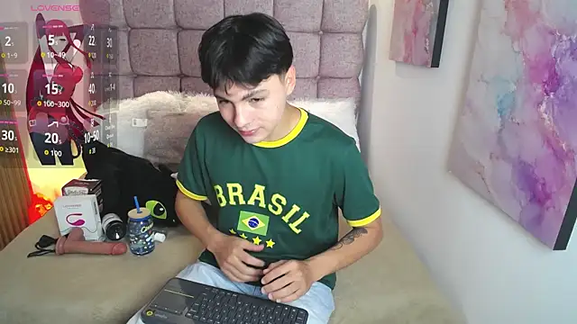 Snapshot of Samu_Hott chatting on June 2, 8:11 pm Samu Hott online show from June 2, 8:11 pm
