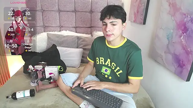Snapshot of Samu_Hott chatting on June 15, 8:00 pm Samu Hott online show from June 15, 8:00 pm