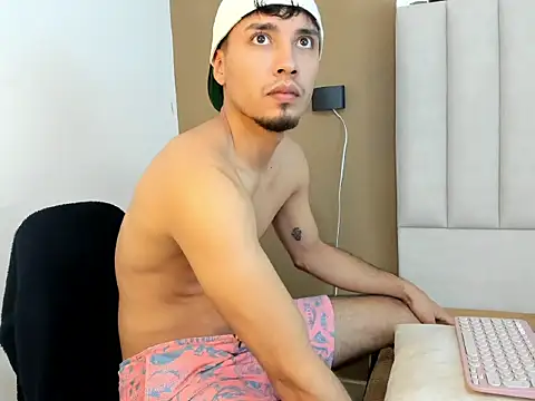 Snapshot of Noah_Smith01 chatting on February 24, 11:14 pm Noah Smith01 online show from February 24, 11:14 pm