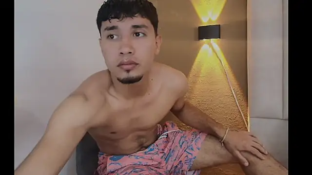 Snapshot of Noah_Smith01 chatting on April 11, 8:46 pm Noah Smith01 online show from April 11, 8:46 pm