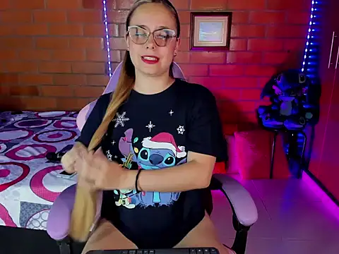 Snapshot of cristalprincess_ chatting on February 23, 10:18 pm cristalprincess online show from February 23, 10:18 pm