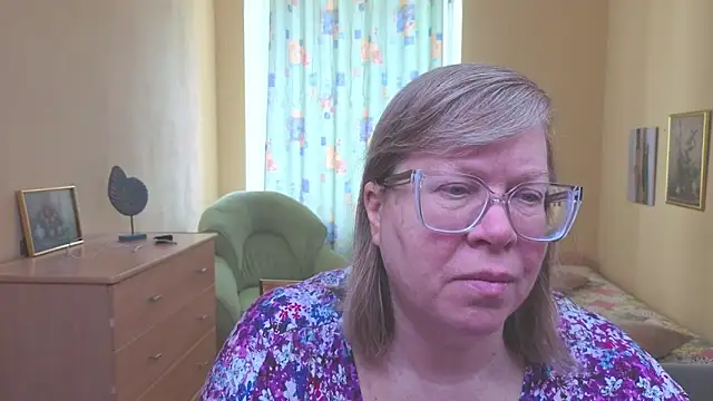 Snapshot of Emma_Eclipsee chatting on February 10, 7:34 am Emma Eclipsee online show from February 10, 7:34 am