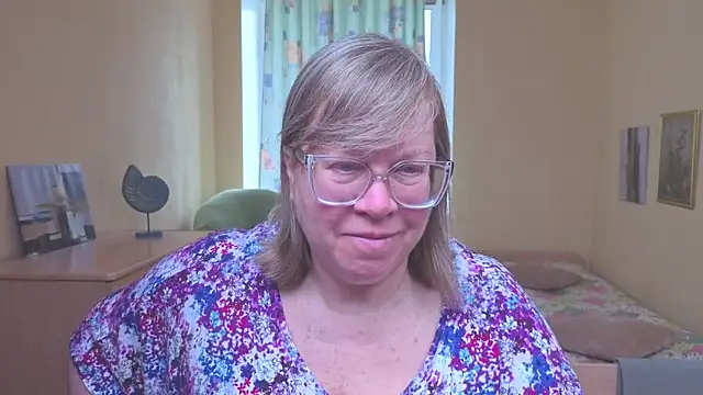 Snapshot of Emma_Eclipsee chatting on February 12, 8:53 am Emma Eclipsee online show from February 12, 8:53 am