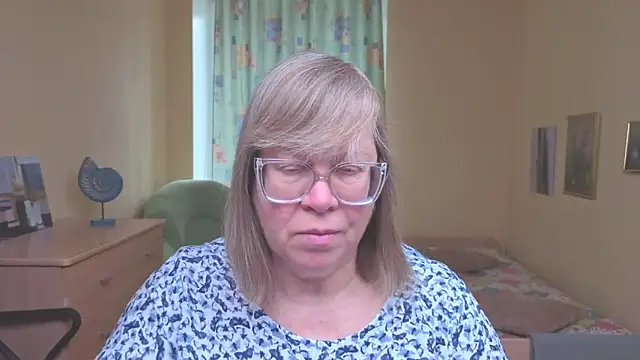 Snapshot of Emma_Eclipsee chatting on February 16, 7:26 am Emma Eclipsee online show from February 16, 7:26 am