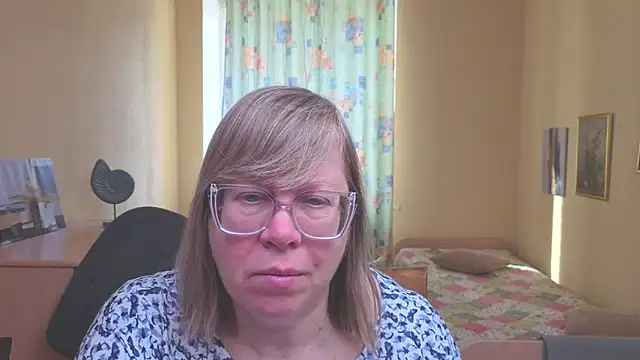 Snapshot of Emma_Eclipsee chatting on February 19, 8:21 am Emma Eclipsee online show from February 19, 8:21 am