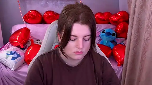 Snapshot of KristiFoxy chatting on February 9, 6:17 am KristiFoxy online show from February 9, 6:17 am