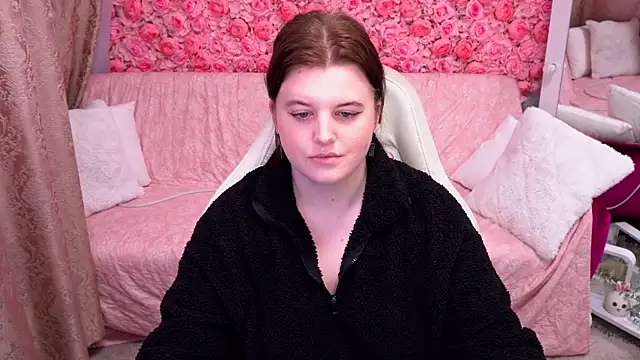 Snapshot of KristiFoxy chatting on March 1, 6:15 am KristiFoxy online show from March 1, 6:15 am